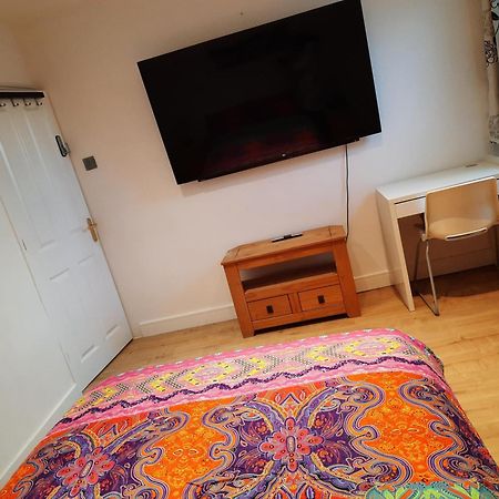 Lovely Home With Full En-Suite Double Bed Rooms Reading Exteriör bild