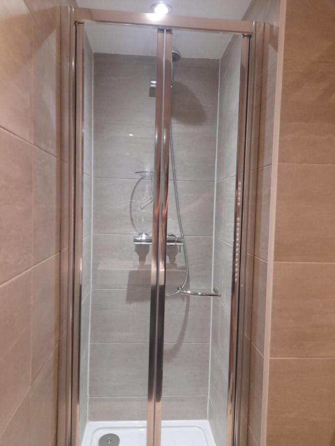 Lovely Home With Full En-Suite Double Bed Rooms Reading Exteriör bild