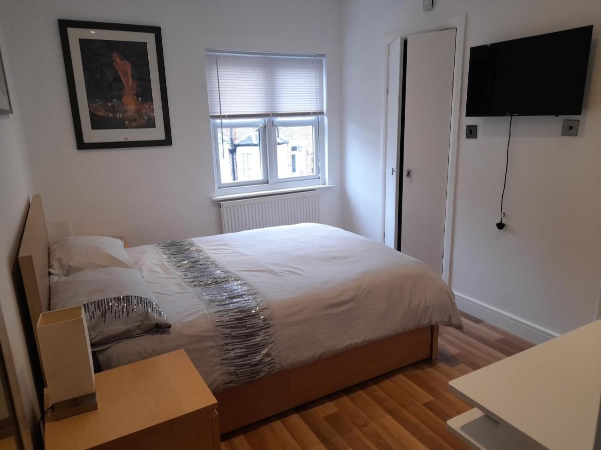 Lovely Home With Full En-Suite Double Bed Rooms Reading Exteriör bild