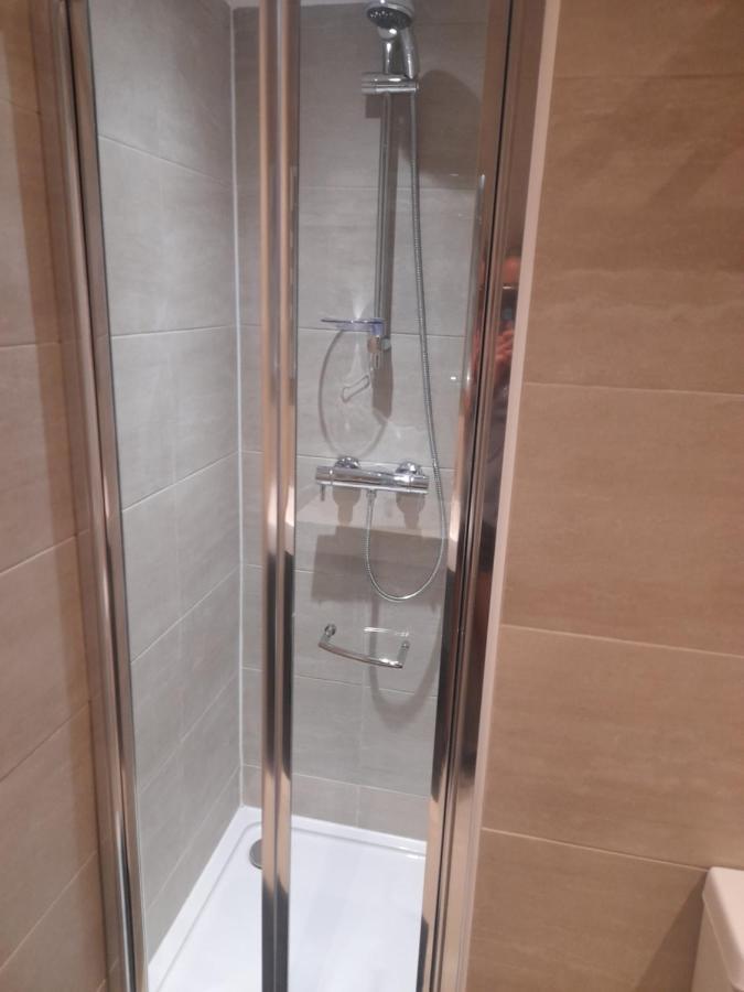 Lovely Home With Full En-Suite Double Bed Rooms Reading Exteriör bild
