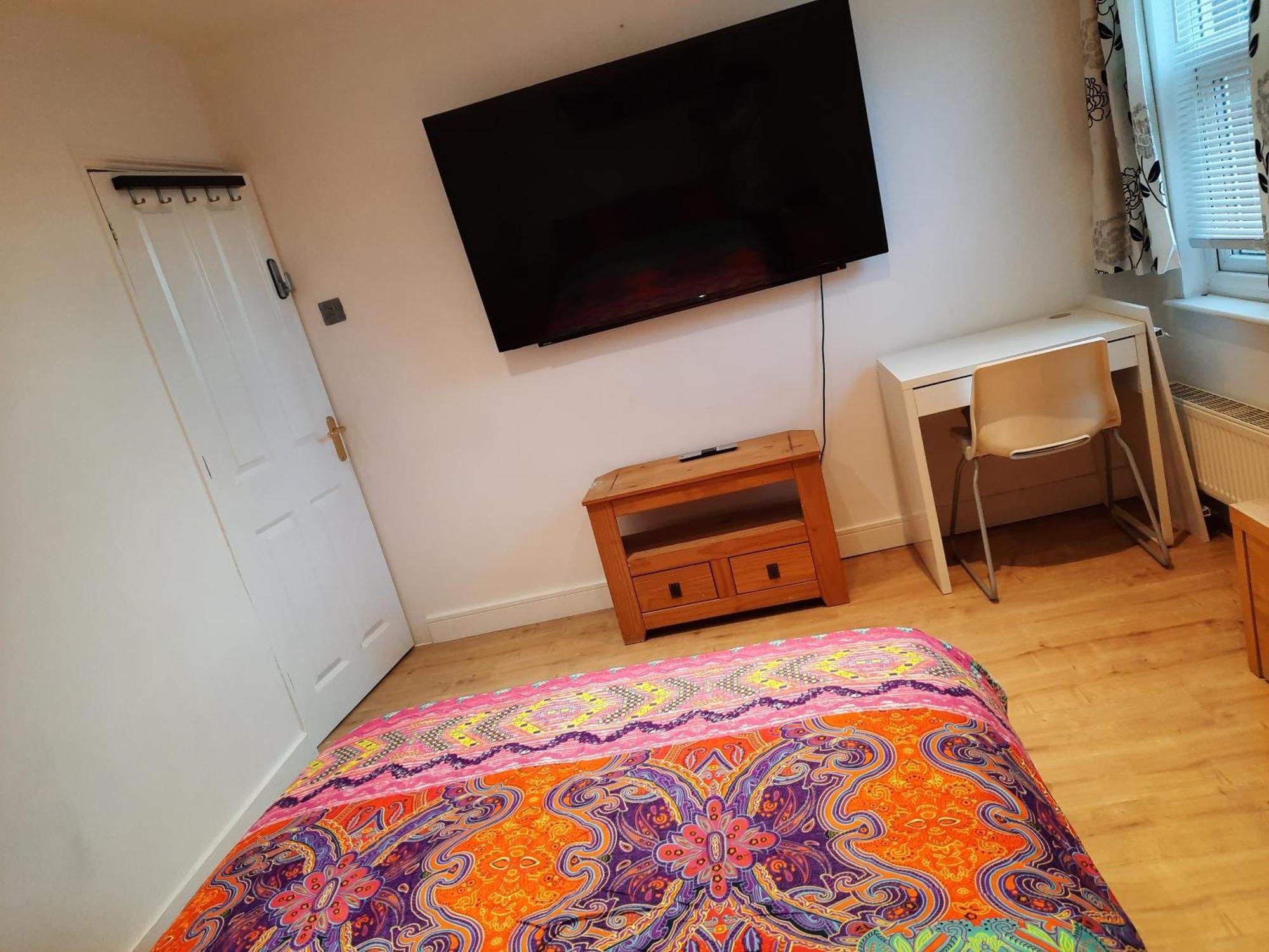 Lovely Home With Full En-Suite Double Bed Rooms Reading Exteriör bild