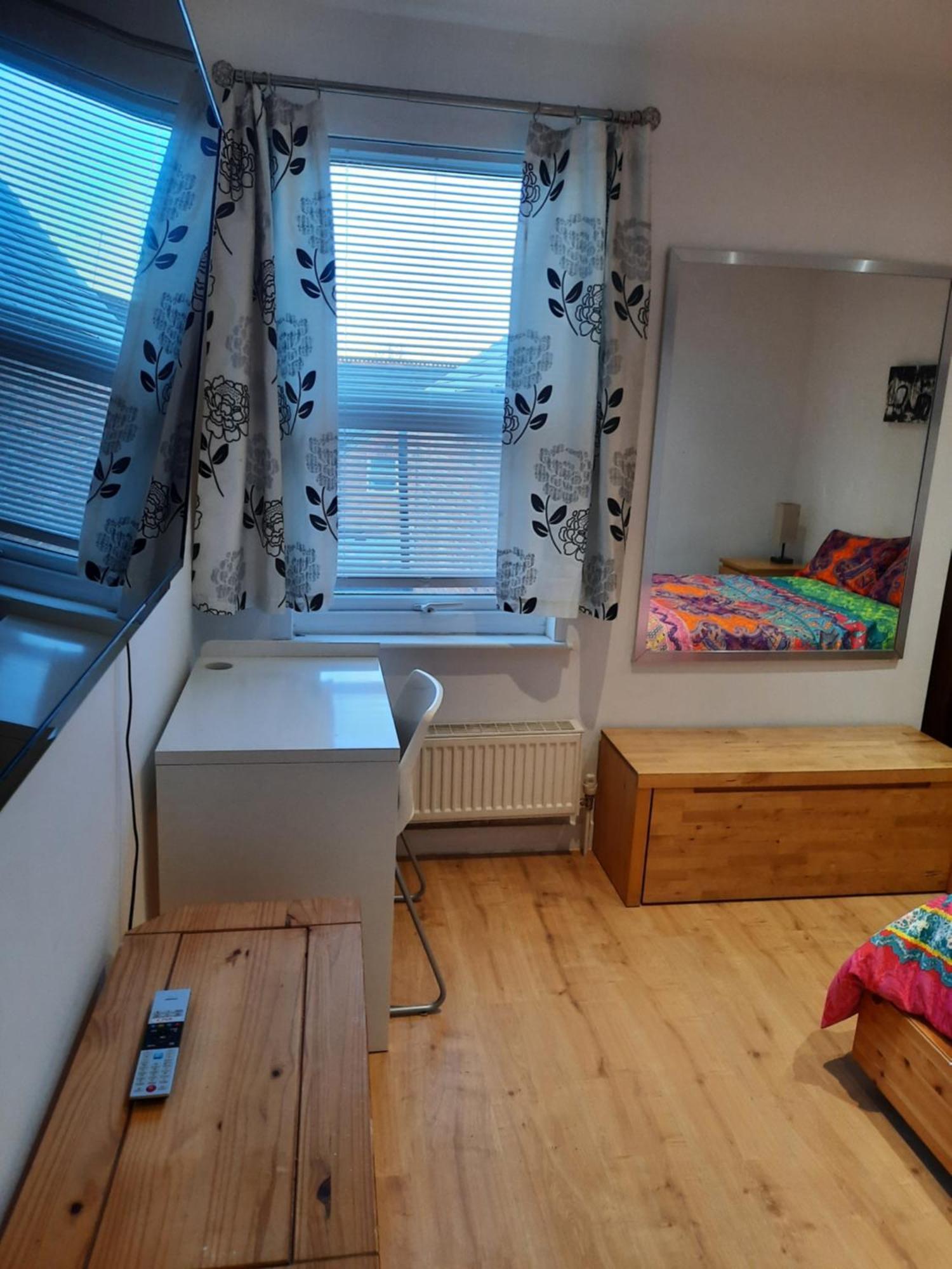 Lovely Home With Full En-Suite Double Bed Rooms Reading Exteriör bild
